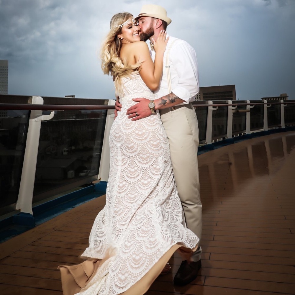 Bohemian scallop laced wedding dress